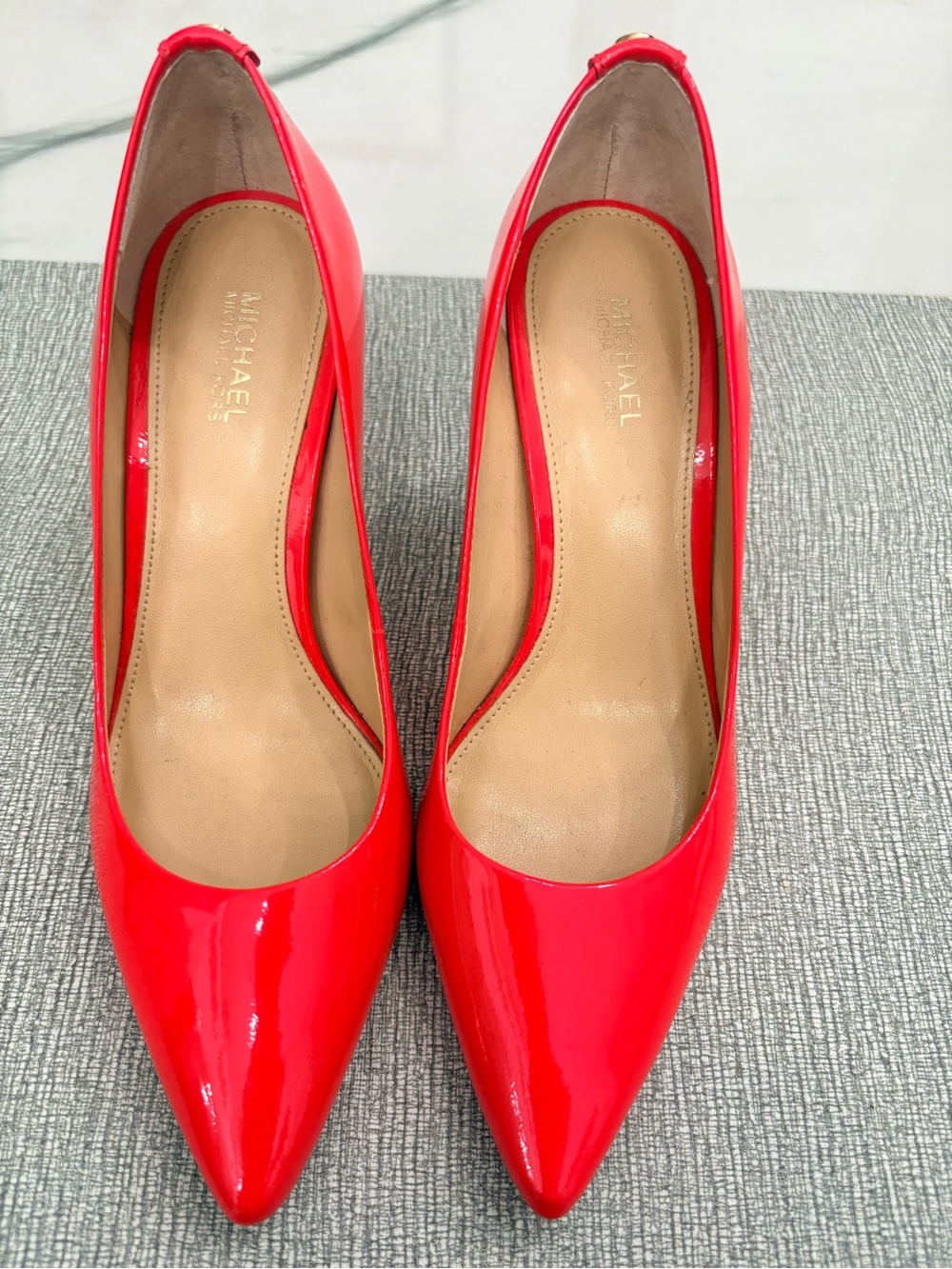 Women's Red Patent Pointed-Toe Mid Heel Pumps - Picture 4 of 6